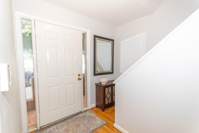 Foto del edificio - 2429 Avenham Ave SW