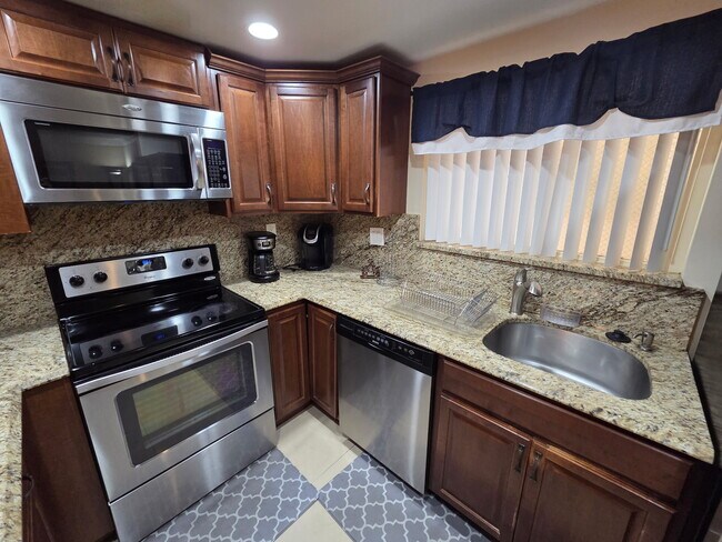 Foto del edificio - 135 Deer Creek Blvd