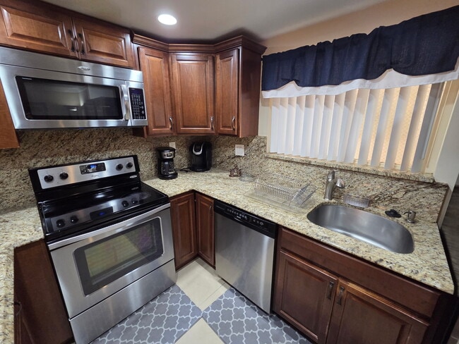 Building Photo - 135 Deer Creek Blvd
