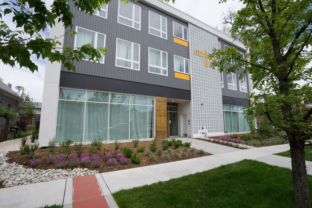 Primary Photo - 2835 W 24th Ave