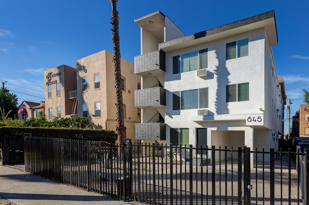 Foto principal - 845 S Kenmore Ave