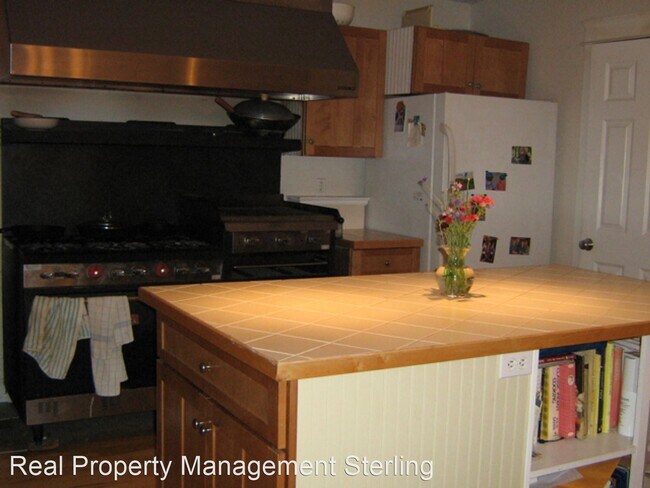 Foto del edificio - 4 br, 2.5 bath House - 103 Lyman Avenue