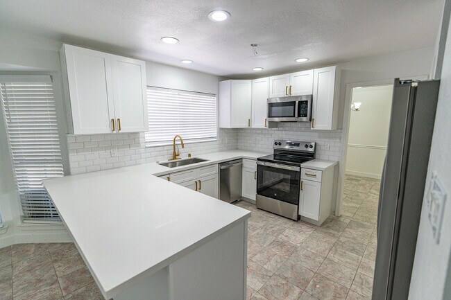 Foto del edificio - 1529 Stratford Dr