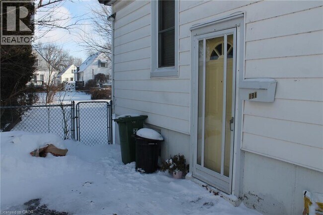 Photo du bâtiment - 191 E 25th St