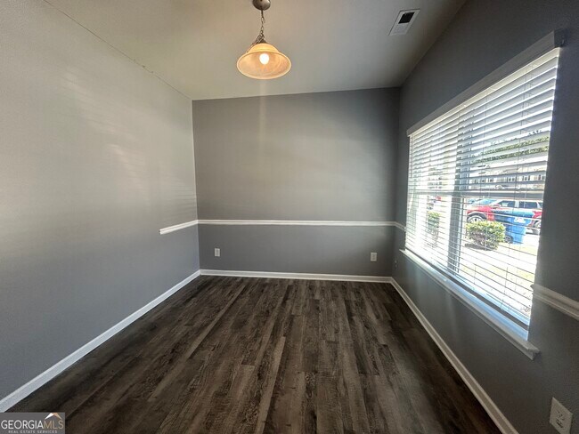 Foto del edificio - 6125 Oakley Rd