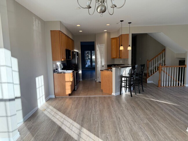 Foto del edificio - Spacious, Upgraded End-Unit Townhome with ...