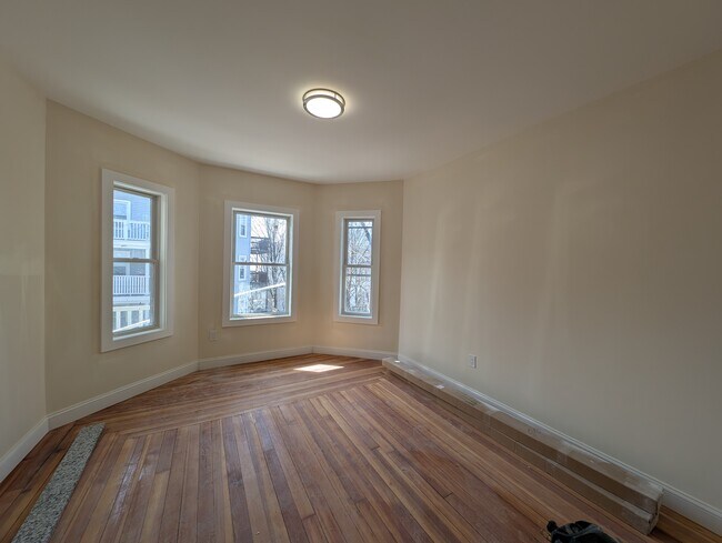 Foto del edificio - 5 Lowell Cir