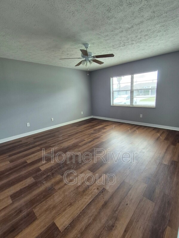 Building Photo - 1449 SE Barker Ln