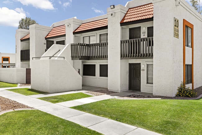 Building Photo - Solei on West Thomas