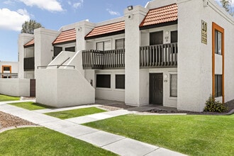 Building Photo - Solei on West Thomas