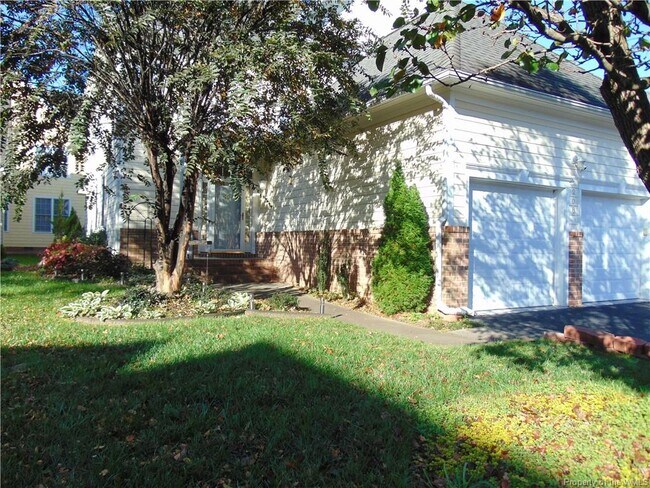 Building Photo - 208 Suri Dr