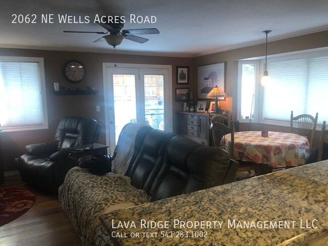 Building Photo - 2062 NE Wells Acres Rd