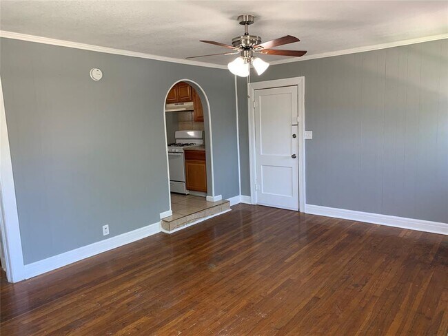 Building Photo - 2815 Primrose Ave