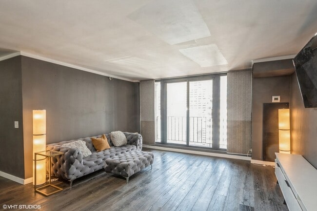 Building Photo - 200 N Dearborn St