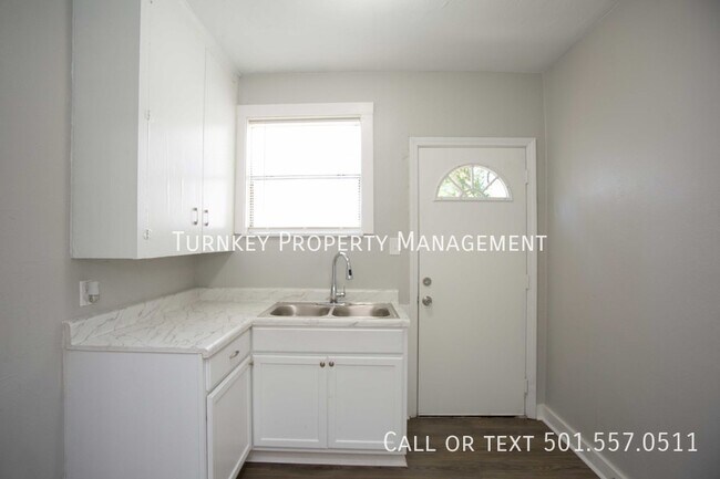 Building Photo - Move-in Special.: 1/2 Off First Month Rent...