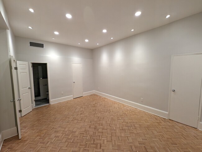 Dormitorio - 1851 Columbia Rd NW