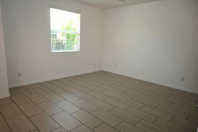Foto del edificio - Resident Benefit Package Property