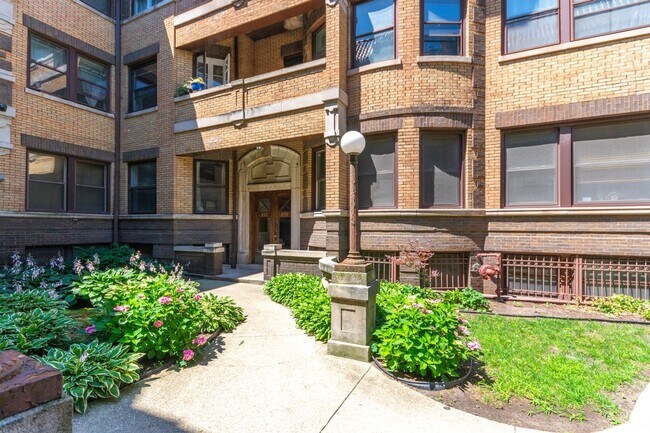 Building Photo - Hyde Park Wonderful  1bed/1bath