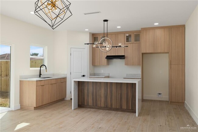 Building Photo - 19 S K Center St