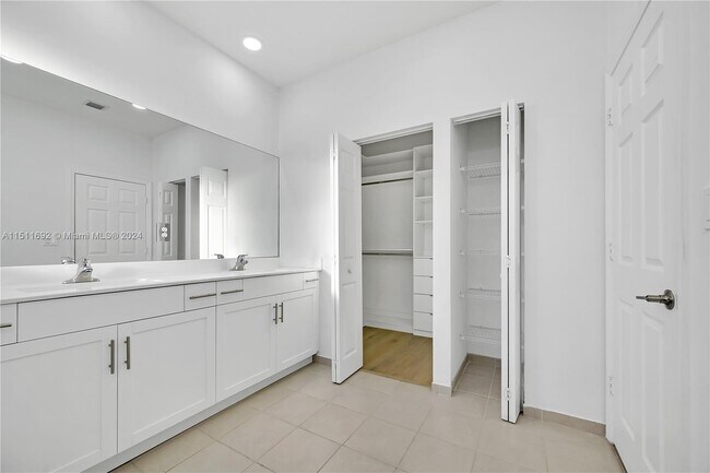 Building Photo - 4671 Santa Cruz Way
