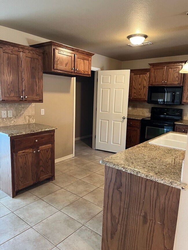 Building Photo - 2800 Steves Way