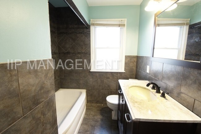 Building Photo - 11714 Meadowbrook Dr