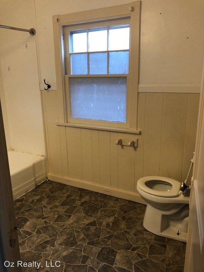 Building Photo - 3 br, 1 bath House - 1654 Kalida Dr