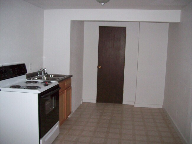 Building Photo - 2115 Thomas Ave