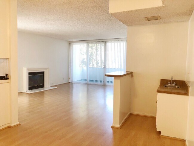 Foto del edificio - 4227 Whitsett Ave