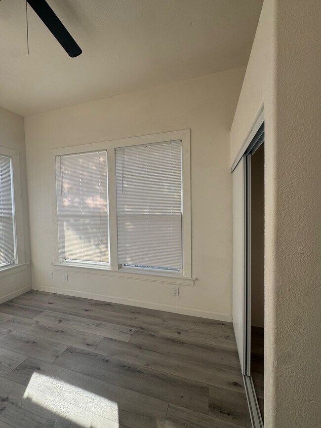 Foto del edificio - 2602 Newton Ave
