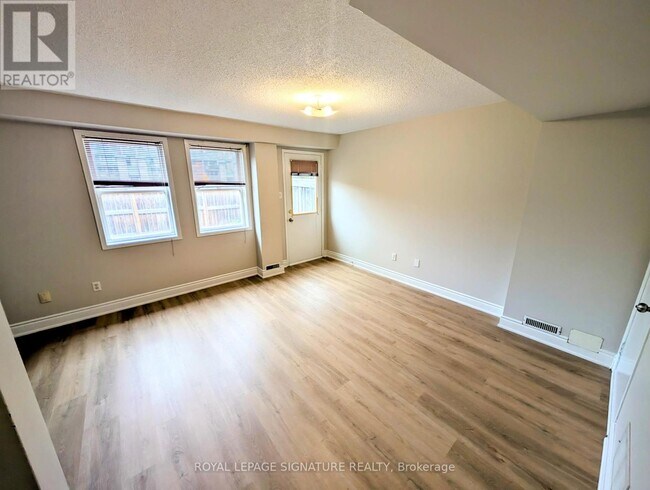 Building Photo - 6880 Meadowvale Town Centre Cir