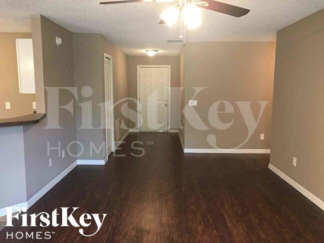 Building Photo - 455 Calhoun St