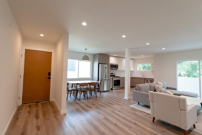 Foto del edificio - 521 N Flores St