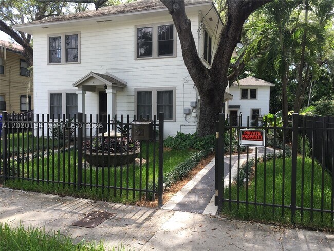 Foto del edificio - 743 NW 9th St