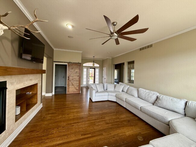 Building Photo - Gorgeous ranch home in Castle Pines!