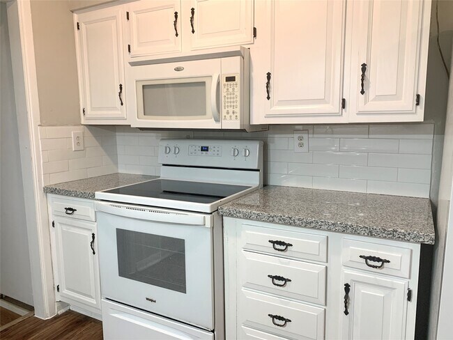 Foto del edificio - 4423 Warm Springs Rd