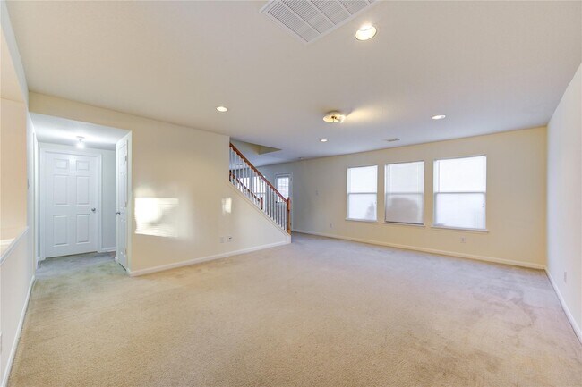 Foto del edificio - 15326 Mission Oak Dr