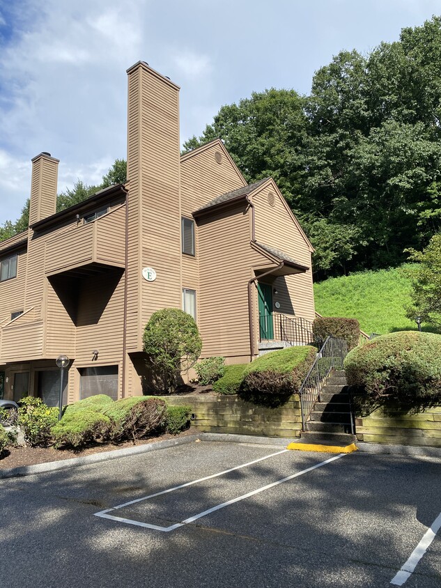 End unit - 55 Cross St