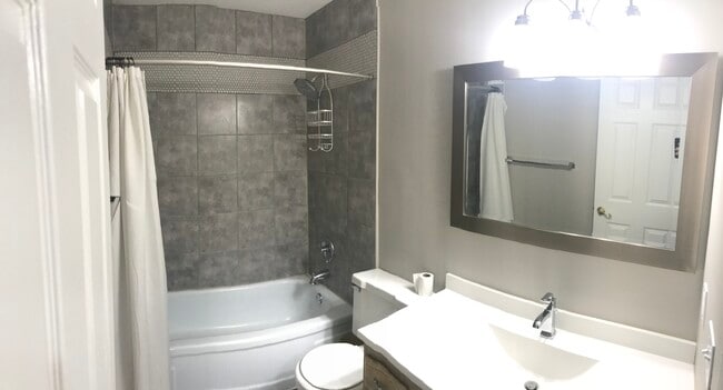 Building Photo - 20 Locust Street