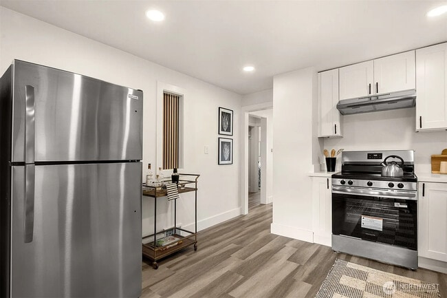 Building Photo - 935 N 92nd St
