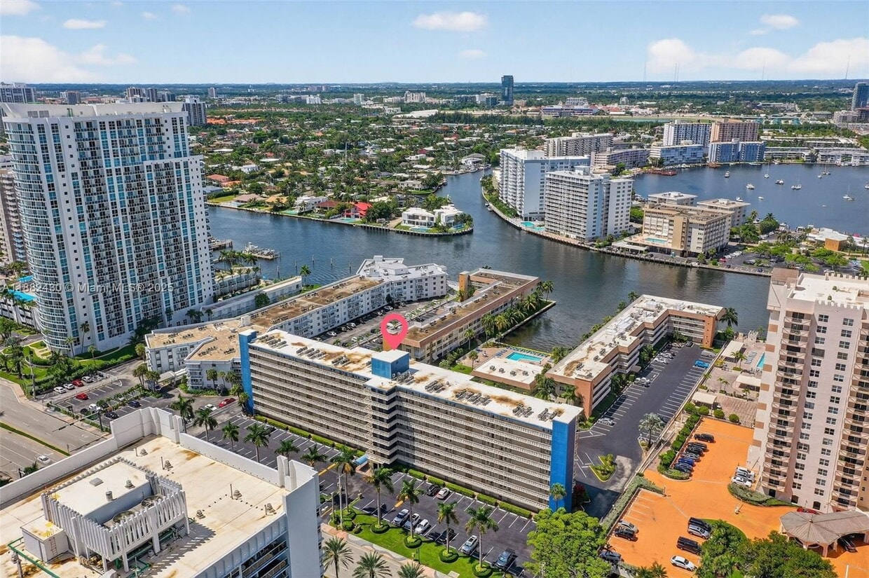Foto principal - 1893 S Ocean Dr