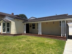 Building Photo - 4525 E Village Rd
