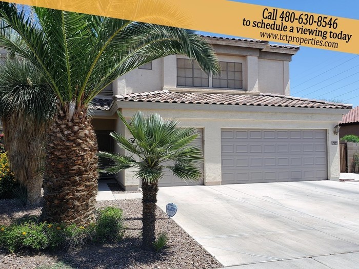 Foto principal - Beautiful 5 Bedroom Home In Laveen!