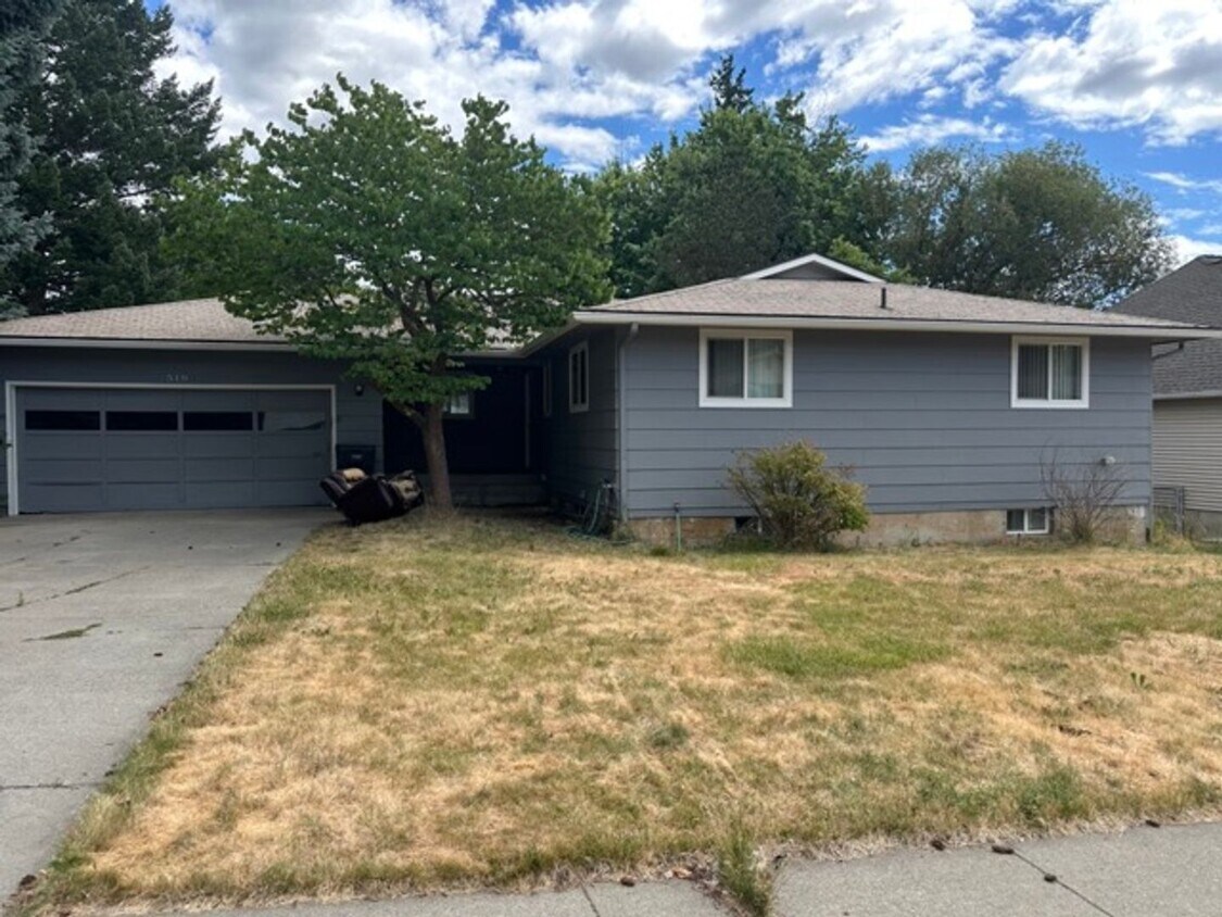 Foto principal - Large 5 Bedroom Home in Cheney