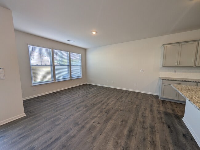 Building Photo - 1662 Hallview Ct