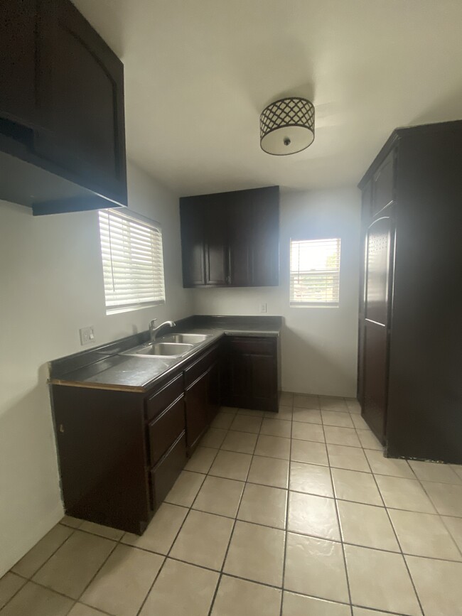 Kitchen - 1000 S Inglewood Ave