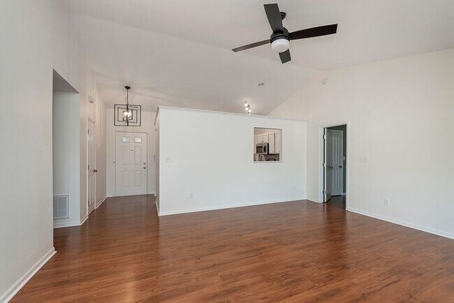 Building Photo - Updated 3 Bedroom Ranch on a Cul-De-Sac in...