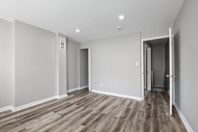Foto del edificio - Fully Renovated & Fenced Backyard!
