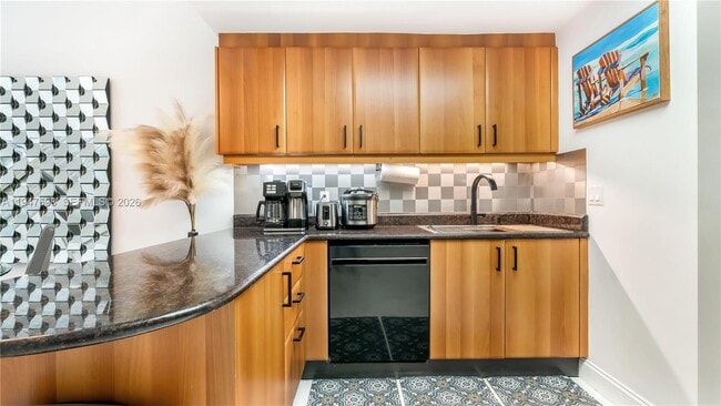 Building Photo - 2110 N Ocean Blvd