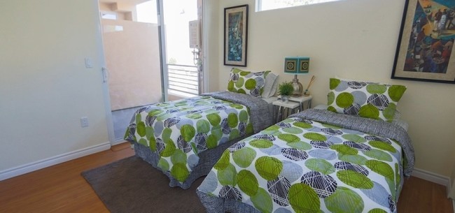  - Ventura Canyon Villas